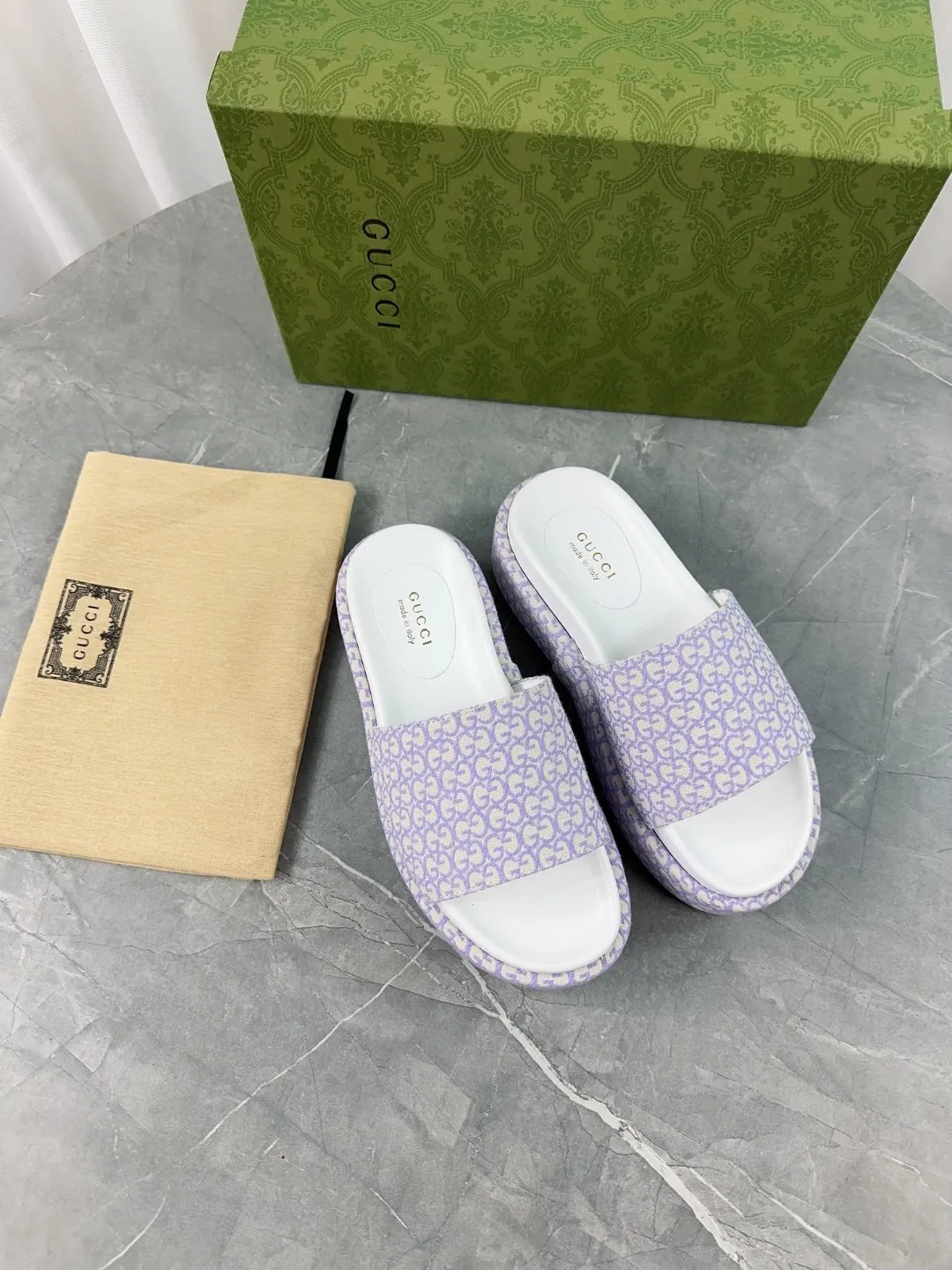 👟👟Ex-factory price 380👟👟 2024 Gucci high version latest limited edition thick-soled slippers. Top quality for sale. Purchase authentic products for development. The material and craftsmanship are consistent with the original. Upper: original jacquard craftsmanship and special printing craftsmanship. Lining: mixed sheepskin. Outsole: Italian private model outsole. Size: 35-40 yards, (41 to 44 yards can be customized). Bottom thickness: 5.5cm, forefoot 4cm.